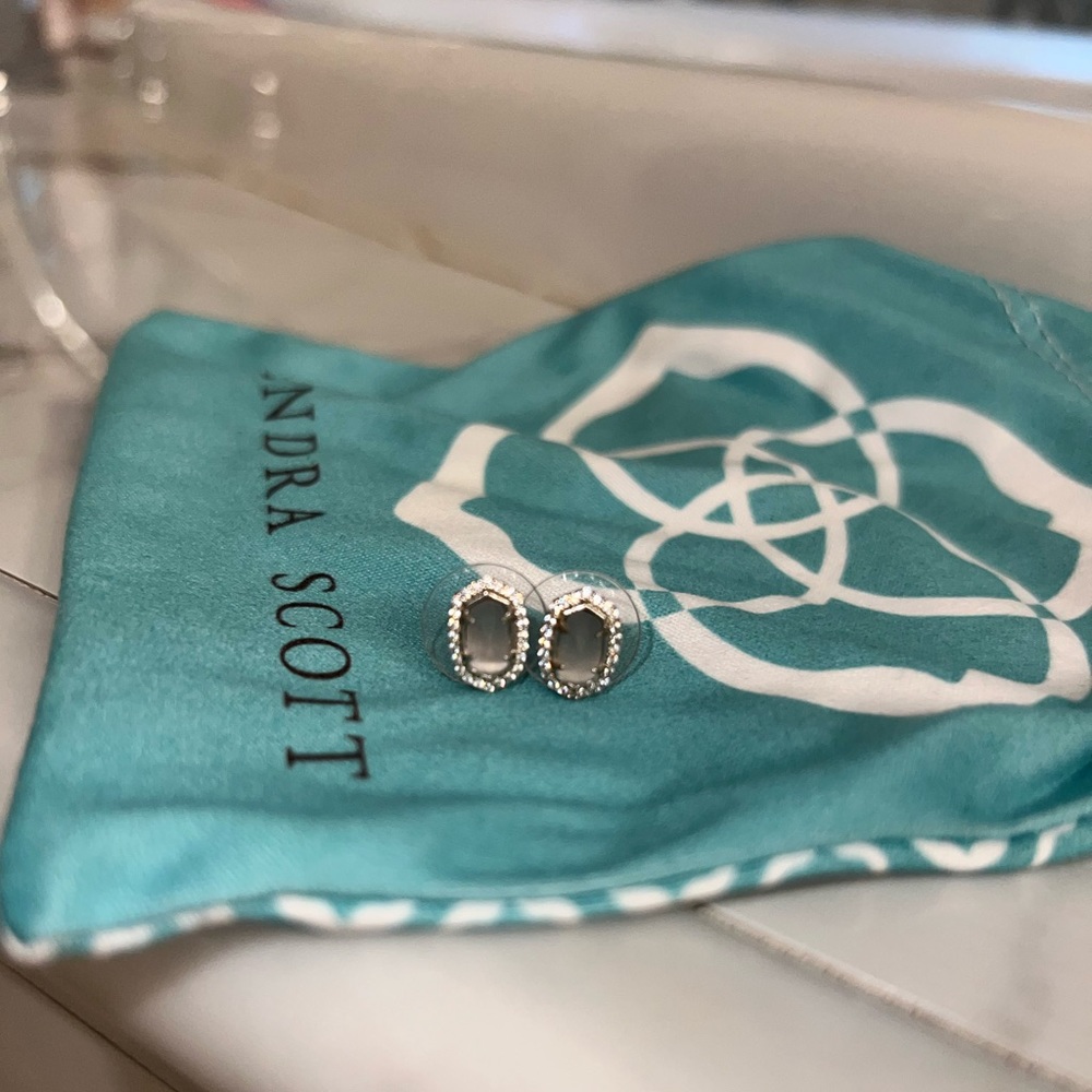 Kendra Scott Stud earrings! Never worn